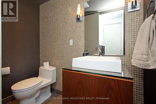 #304 -160 Bedford Rd, Toronto, ON - Indoor Photo Showing Bathroom