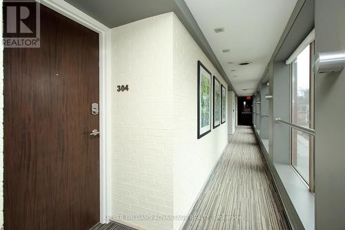 #304 -160 Bedford Rd, Toronto, ON - Indoor Photo Showing Other Room