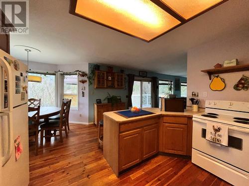 232 Farleigh Lake Road, Penticton, BC - Indoor Photo Showing Kitchen
