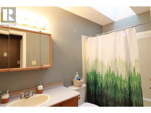 232 Farleigh Lake Road, Penticton, BC - Indoor Photo Showing Bathroom