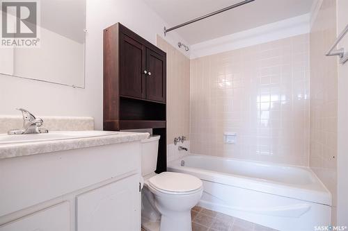 201 34 Nollet Avenue, Regina, SK - Indoor Photo Showing Bathroom