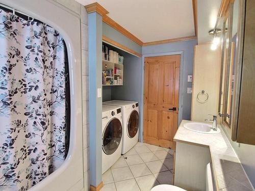 Bathroom - 3715  - 3717 Rg Des Cavaliers, Rouyn-Noranda, QC - Indoor Photo Showing Laundry Room