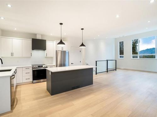 111 Raven Way, Ladysmith, BC - Indoor Photo Showing Kitchen With Upgraded Kitchen