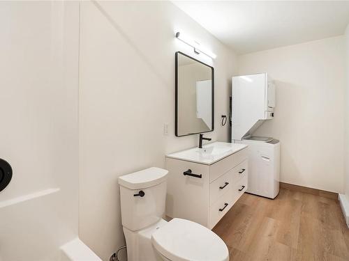 111 Raven Way, Ladysmith, BC - Indoor Photo Showing Bathroom