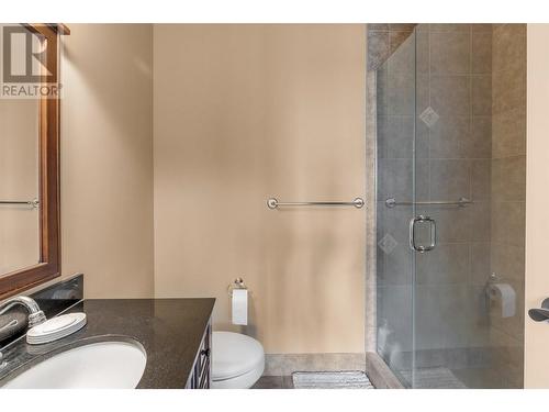 2525 Hillsborough Road, West Kelowna, BC - Indoor Photo Showing Bathroom