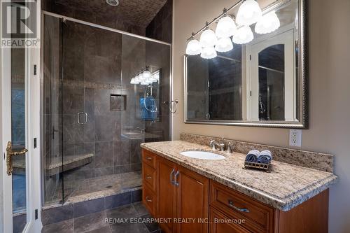 1045 Lower Lions Club Rd, Hamilton, ON - Indoor Photo Showing Bathroom