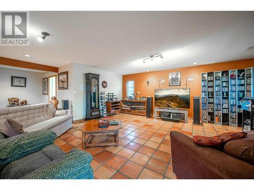 11710 Olympic View Drive, Osoyoos, BC - Indoor Photo Showing Living Room