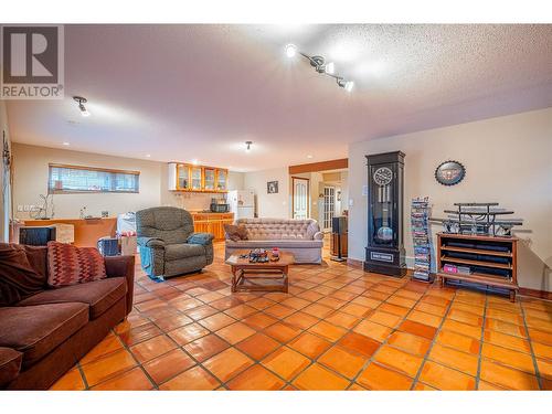 11710 Olympic View Drive, Osoyoos, BC - Indoor Photo Showing Living Room