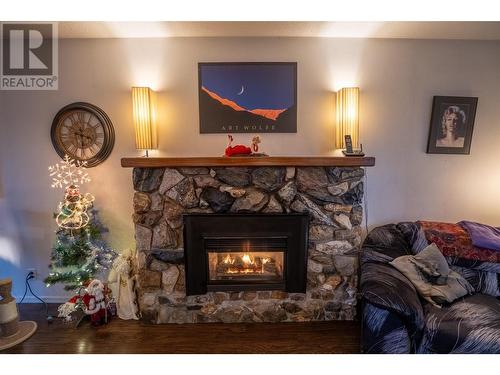 2423 Chieftain Road, West Kelowna, BC - Indoor Photo Showing Living Room With Fireplace