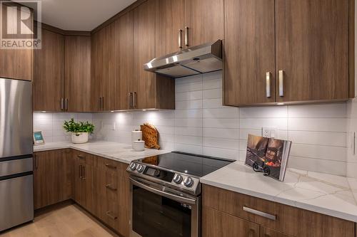 298 Bentgrass Avenue, Oliver, BC - Indoor Photo Showing Kitchen With Stainless Steel Kitchen