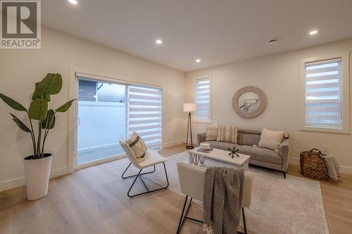 298 Bentgrass Avenue, Oliver, BC - Indoor Photo Showing Living Room