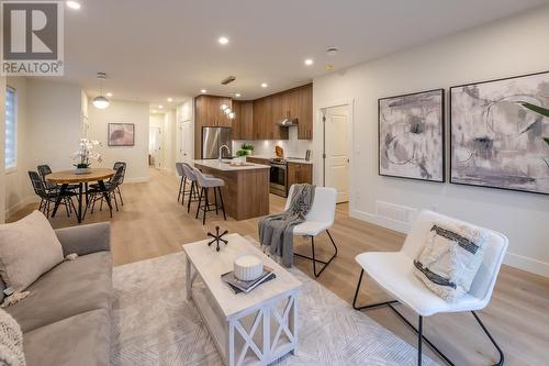 298 Bentgrass Avenue, Oliver, BC - Indoor Photo Showing Living Room