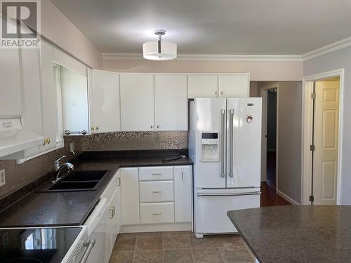 76 Tokyo Cres # A, Elliot Lake, ON - Indoor Photo Showing Kitchen With Double Sink