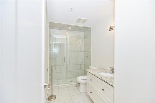 16 Concord Place|Unit #527, Grimsby, ON - Indoor Photo Showing Bathroom