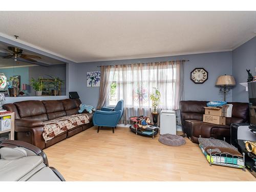 6209 184Th Street, Surrey, BC - Indoor Photo Showing Living Room