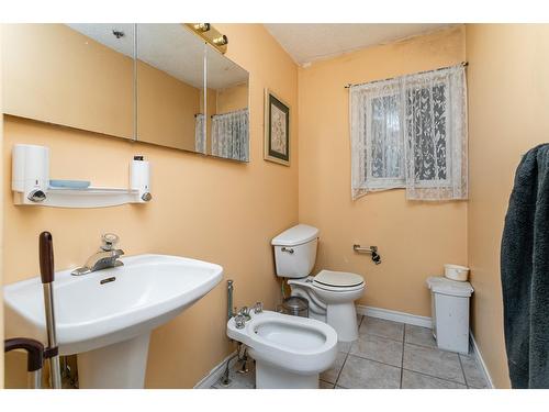 6209 184Th Street, Surrey, BC - Indoor Photo Showing Bathroom