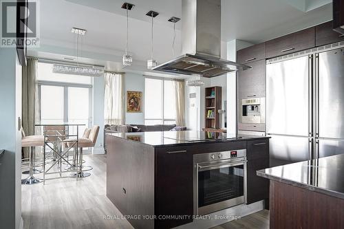 #Sph01 -21 Balmuto St, Toronto, ON - Indoor Photo Showing Kitchen With Upgraded Kitchen