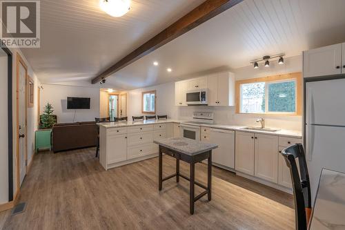 1377 Fairview Road, Oliver, BC - Indoor Photo Showing Kitchen