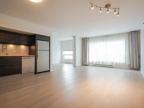 Living room - 908-350 Boul. De Maisonneuve O., Montréal (Ville-Marie), QC - Indoor Photo Showing Kitchen