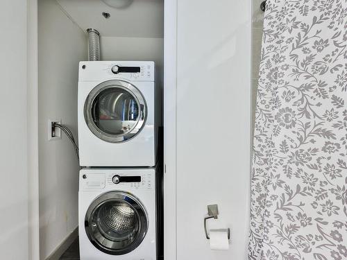 Salle de bains - 2055-1414 Rue Chomedey, Montréal (Ville-Marie), QC - Indoor Photo Showing Laundry Room