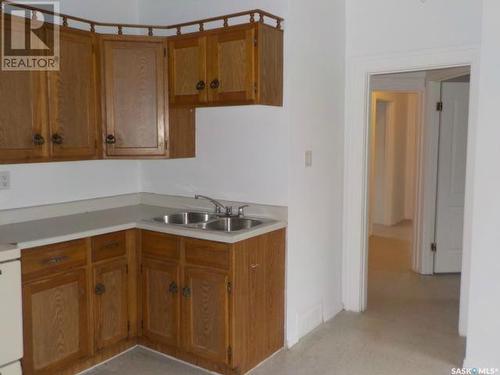413 Idylwyld Drive N, Saskatoon, SK - Indoor Photo Showing Kitchen With Double Sink