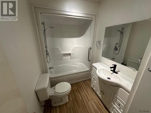 114 Rebecca St, Temiskaming Shores, ON - Indoor Photo Showing Bathroom