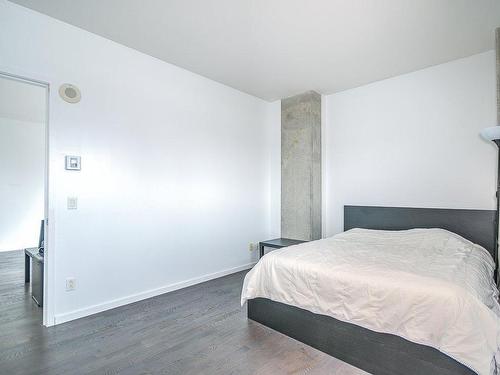 Master bedroom - 2503-350 Boul. De Maisonneuve O., Montréal (Ville-Marie), QC - Indoor Photo Showing Bedroom