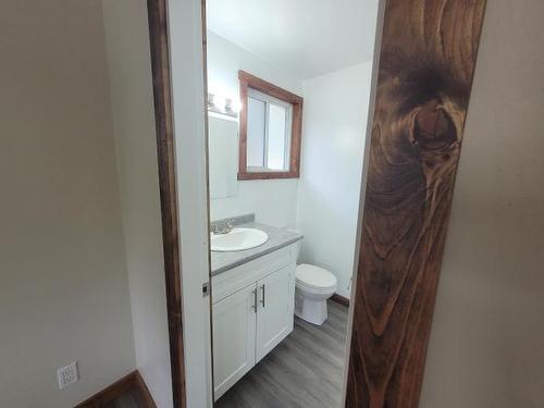 209 Dunlevy Road, Clearwater, BC - Indoor Photo Showing Bathroom