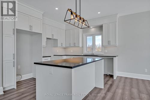 7 Nipigon St, Kawartha Lakes, ON - Indoor Photo Showing Kitchen With Upgraded Kitchen