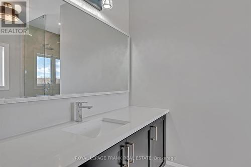 7 Nipigon St, Kawartha Lakes, ON - Indoor Photo Showing Bathroom