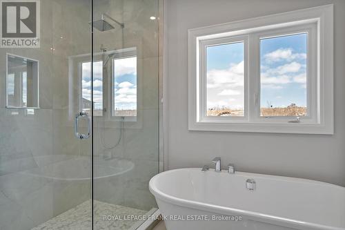 7 Nipigon Street, Kawartha Lakes, ON - Indoor Photo Showing Bathroom