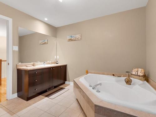 Bathroom - 158 Boul. De Fontainebleau, Blainville, QC - Indoor Photo Showing Bathroom