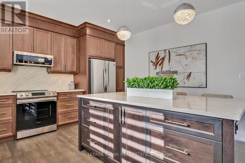 1 Nipigon St, Kawartha Lakes, ON - Indoor Photo Showing Kitchen With Upgraded Kitchen