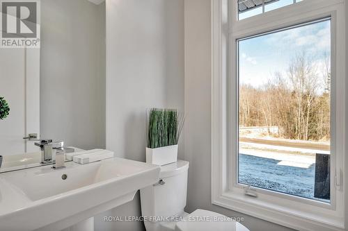 1 Nipigon St, Kawartha Lakes, ON - Indoor Photo Showing Bathroom