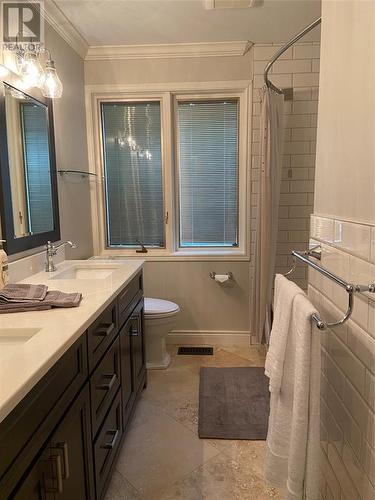 3538 Queen Street, Plympton-Wyoming, ON - Indoor Photo Showing Bathroom
