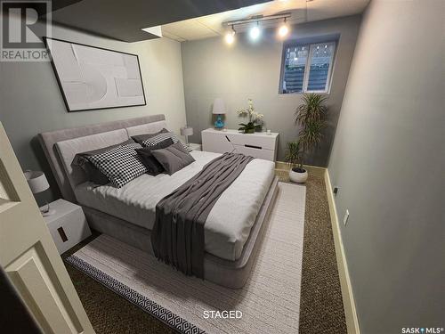 307 9Th Avenue Nw, Swift Current, SK - Indoor Photo Showing Bedroom