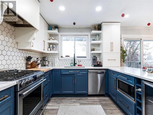 5723 Richards Crescent, Vernon, BC - Indoor Photo Showing Kitchen With Upgraded Kitchen
