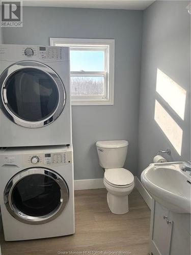 1332 Lawson, Saint-Norbert, NB - Indoor Photo Showing Laundry Room
