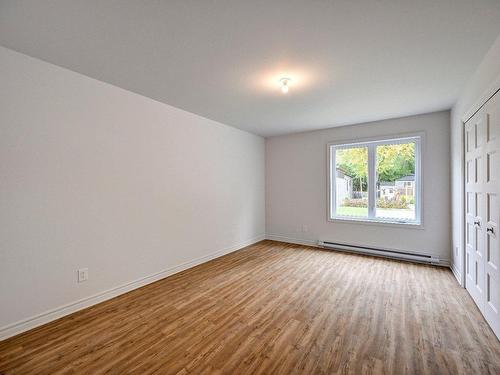 Master bedroom - 571 29E Avenue Du Domaine, Sainte-Marthe-Sur-Le-Lac, QC - Indoor Photo Showing Other Room