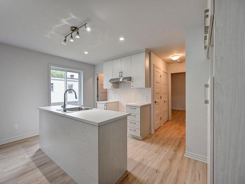 Cuisine - 571 29E Avenue Du Domaine, Sainte-Marthe-Sur-Le-Lac, QC - Indoor Photo Showing Kitchen