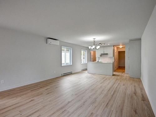 Living room - 573 29E Avenue Du Domaine, Sainte-Marthe-Sur-Le-Lac, QC - Indoor