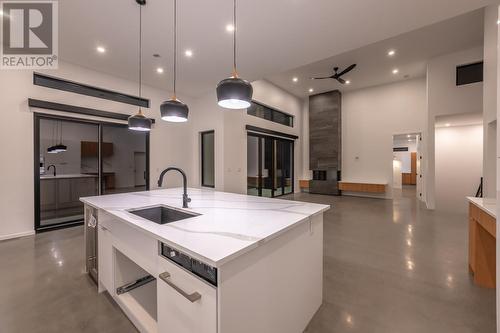 142 Vintage Boulevard, Okanagan Falls, BC - Indoor Photo Showing Kitchen With Upgraded Kitchen