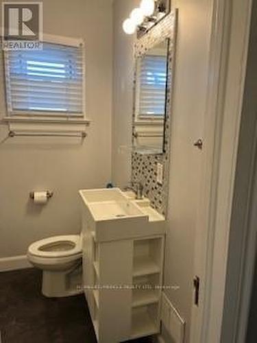 4848 Duke Ave, Niagara Falls, ON - Indoor Photo Showing Bathroom