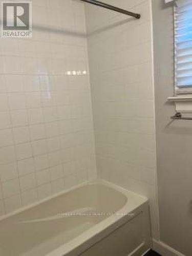 4848 Duke Avenue, Niagara Falls, ON - Indoor Photo Showing Bathroom