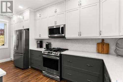 332 Mihr Bay, Sun Dale, SK - Indoor Photo Showing Kitchen With Upgraded Kitchen