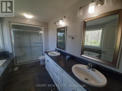 18 Farmington Cres, Belleville, ON - Indoor Photo Showing Bathroom