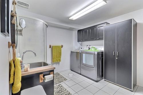 Salle de bains - 925 Rue Des Tulipes, La Prairie, QC - Indoor Photo Showing Laundry Room