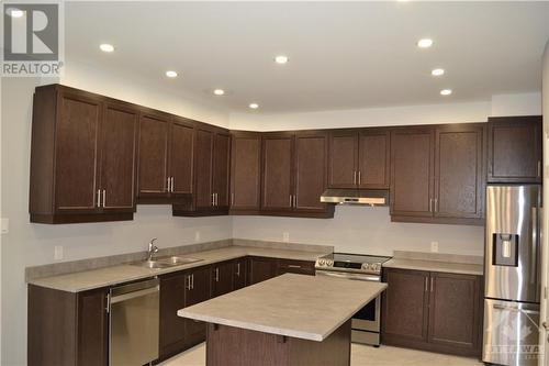147 Unity Place, Ottawa, ON - Indoor Photo Showing Kitchen With Double Sink