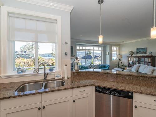 10-6995 Nordin Rd, Sooke, BC - Indoor Photo Showing Kitchen With Double Sink