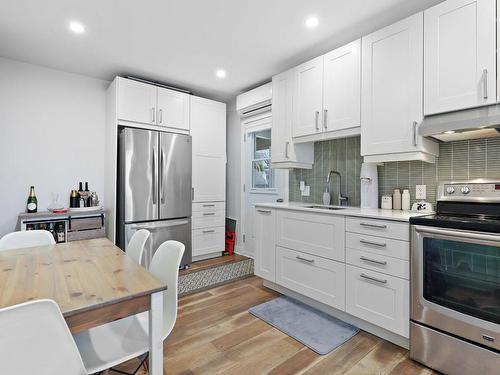 Logement - 2986  - 2992 Grand Boulevard, Longueuil (Saint-Hubert), QC - Indoor Photo Showing Kitchen With Upgraded Kitchen